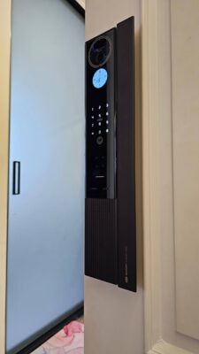 Công nghệ Face ID 3D trên khóa vân tay Sharp H5-FV nhận diện nhanh chóng