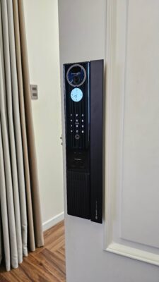Cảm biến vân tay 360 độ dưới màn hình trên khóa Sharp H5-FV