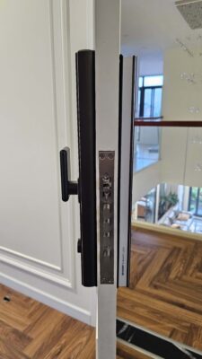 Mở khóa bằng mật khẩu ảo chống nhìn trộm trên Sharp H5-FV