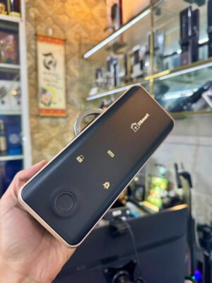 Móc chữ C chắc chắn trên khóa cửa kính DSmart KC01T