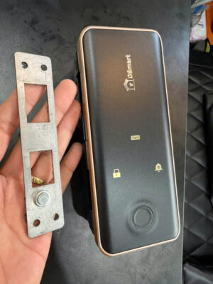 Bề mặt cảm ứng nhạy và sang trọng của DSmart KC01T