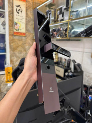 Mặt kính cường lực khóa điện tử PLC02T sang trọng và bền màu