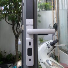 Mặt trong Khóa vân tay cửa nhôm Xingfa DSmart N38T