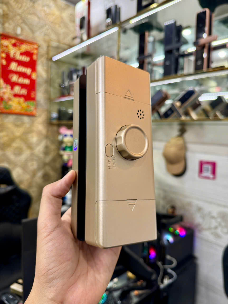 khóa DSmart K36T màu gold gắn kính cường lực khóa kính cường lực, kính văn phòng không khoan đục màu gold