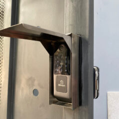 Khóa Cửa Cổng ngoài trời DSmart 2C38T MẶT BÊN NGOÀI NHÀ