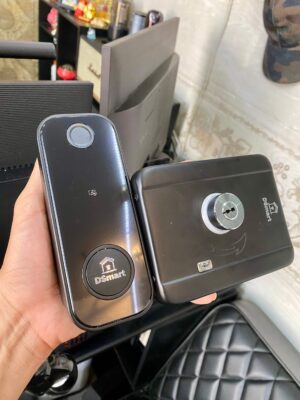 Khóa Cửa Cổng DSmart 1C39T-C 1 mặt Vân Tay CHỐNG NƯỚC 18 Khóa vân tay Cửa Cổng DSmart 1C39T-C 1 chiều bên trong chìa chống nước màu đen black