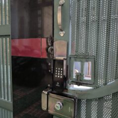 Khóa Cửa Cổng DSmart 1C39T-C Vân Tay 1 chiều bên trong chìa CHỐNG NƯỚC lắp vào bên trong nhà