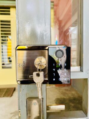 Khóa Cửa Cổng DSmart 2C38T Vân Tay 2 chiều CHỐNG NƯỚC 15 Khóa Cửa Cổng ngoài trời DSmart 2C38T MẶT TRONG NHÀ