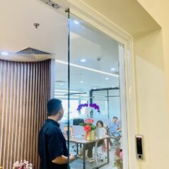 Khóa chốt rớt điện tử đa năng DSmart CR38 lắp cửa kính văn phòng