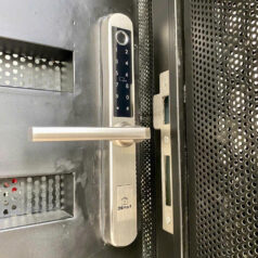 Khóa DSmart N35T-2C Inox 304 chống nước gắn được cho cửa mở ngoài trời