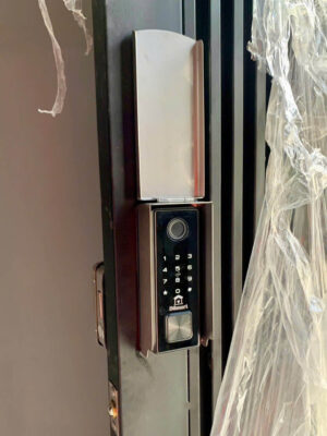 Khóa điện tử cửa cổng vân tay 2 chiều DSmart 2C35T Inox 304 21 🌟 Khả năng chống nước IP68 của khóa DSmart 2C35T