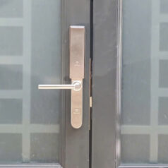 hộp che mưa Inox 304 cho khóa điện tử vân tay cửa nhôm XingFA