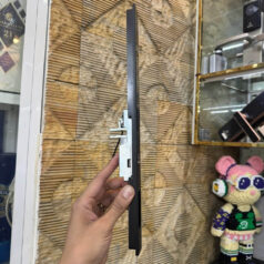 Hình Ảnh Thực Tế Khóa Cửa Nhôm Siêu Mỏng Lắp Âm Cửa