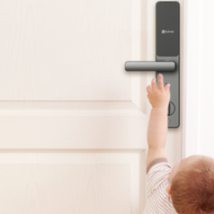 Ezviz DL05 – Khóa vân tay thông minh tích hợp nhiều phương thức mở khóa.