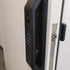 Chốt an toàn trẻ em trên khóa Bosch FU6 Plus giúp bảo vệ gia đình