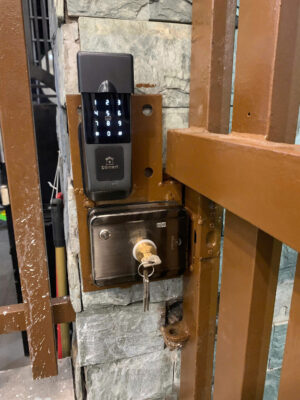 Khóa Cửa Cổng Vân Tay Chống Nước 1C38T TTLock 12 Khóa cửa cổng vân tay chống nước 1C38T TTLock có nút exit ra tự do