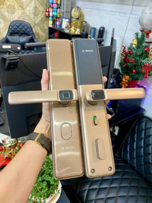 Khóa vân tay thẻ từ Bosch ID30 30 Khóa vân tay thẻ từ Bosch ID30 phù hợp cho cửa gỗ, cửa sắt căn hộ