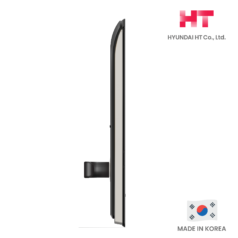 Người dùng sử dụng thẻ RFID để mở khóa cửa Hyundai HT HDL-5200SK một cách tiện lợi