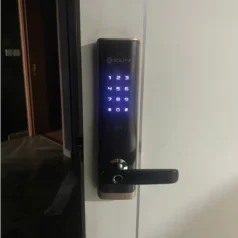 Khoá Cửa Vân Tay Solity GM-7000BK 6 Solity GM-7000BK với chất liệu chống xước, chống cháy, đảm bảo an toàn cho gia đình.