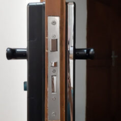 Cảm biến vân tay đa điểm giúp nhận diện chính xác, mở khóa nhanh trong 0.5 giây.