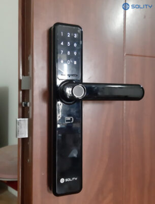 Khóa cửa điện tử vân tay Solity GM-1000BK 20 Tính năng nhập mã số ảo giúp tăng độ bảo mật, tránh lộ mật khẩu khi mở khóa.