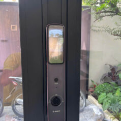 Bosch EL800VX hỗ trợ mở cửa nhanh chóng qua các phương thức như vân tay, mã số, thẻ từ, đảm bảo sự tiện lợi và an toàn.