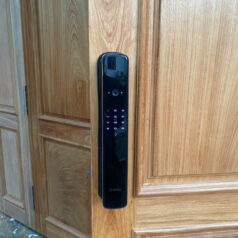 Khóa điện tử Bosch EL800VX màu đen sang trọng, mở bằng vân tay, thẻ từ, app