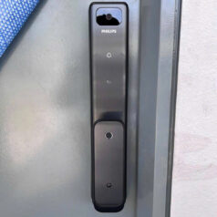 Khóa cửa thông minh Philips Alpha V-5HWS màu đen sang trọng và hiện đại