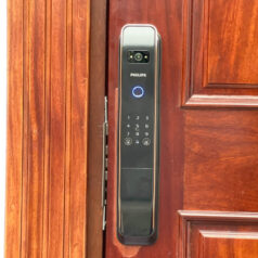 Tính năng mã số ẩn trên khóa Philips DDL303-VP, tăng cường bảo mật chống nhìn trộm.