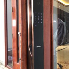 PHILIPS 9300 Khóa Vân Tay Cửa Gỗ Cao Cấp 10 Công nghệ nhận diện vân tay FPC Thụy Điển trên khóa Philips 9300, mở khóa nhanh chóng và an toàn