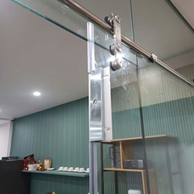 Khóa cửa kính văn phòng – Giải pháp kiểm soát ra vào bằng vân tay, thẻ từ, mã số 5 khóa mã số cho cửa kính