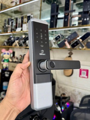 DSmart PN12T Khóa điện tử vân tay cửa gỗ 21 Khóa thông phòng PN12T màu bạc lắp đặt trên cửa gỗ, thiết kế hiện đại, phù hợp phòng ngủ và phòng làm việc.