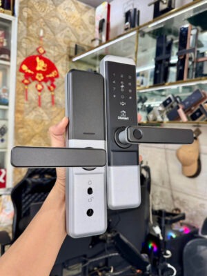 DSmart PN12T Khóa điện tử vân tay cửa gỗ 29 Hình ảnh khóa thông phòng PN12T màu bạc lắp trên cửa gỗ, thiết kế gọn gàng, dễ sử dụng cho không gian nội thất.