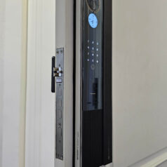 Tay nắm Push-Pull cao cấp của khóa cửa thông minh Sharp H5-FV