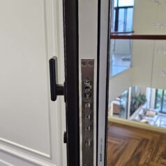 Mở khóa bằng mật khẩu ảo chống nhìn trộm trên Sharp H5-FV