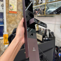 Mặt kính cường lực khóa điện tử PLC02T sang trọng và bền màu