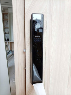 lắp khóa Philips DDL902-MFVP-11HWS tại TPHCM