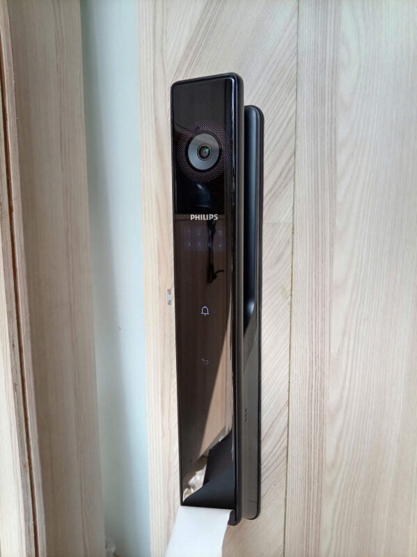Khóa Vân Tay Cửa Gỗ – Giải Pháp An Toàn, Tiện Lợi & Đáng Lắp Nhất 2026 1 lắp khóa Philips DDL902-MFVP-11HWS tại Sài Gòn