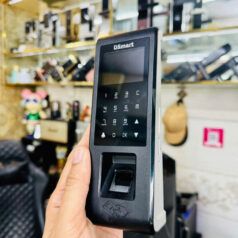 Máy chấm công DSmart D79R lắp đặt cho văn phòng kiểm soát ra vào chấm công
