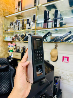 MÁY CHẤM CÔNG VÂN TAY – THẺ TỪ – MẬT KHẨU DSmart D79R 18 Máy chấm công DSmart D79R màn hình màu dễ thao tác quản lý nhân sự
