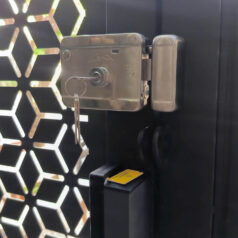 khóa cửa cổng inox chống nước DSmart 1C69T