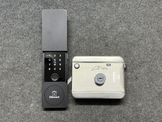 khóa điện tử cửa cổng dsmart 1c69t chống nước lắp đặt cho biệt thự nhà phố