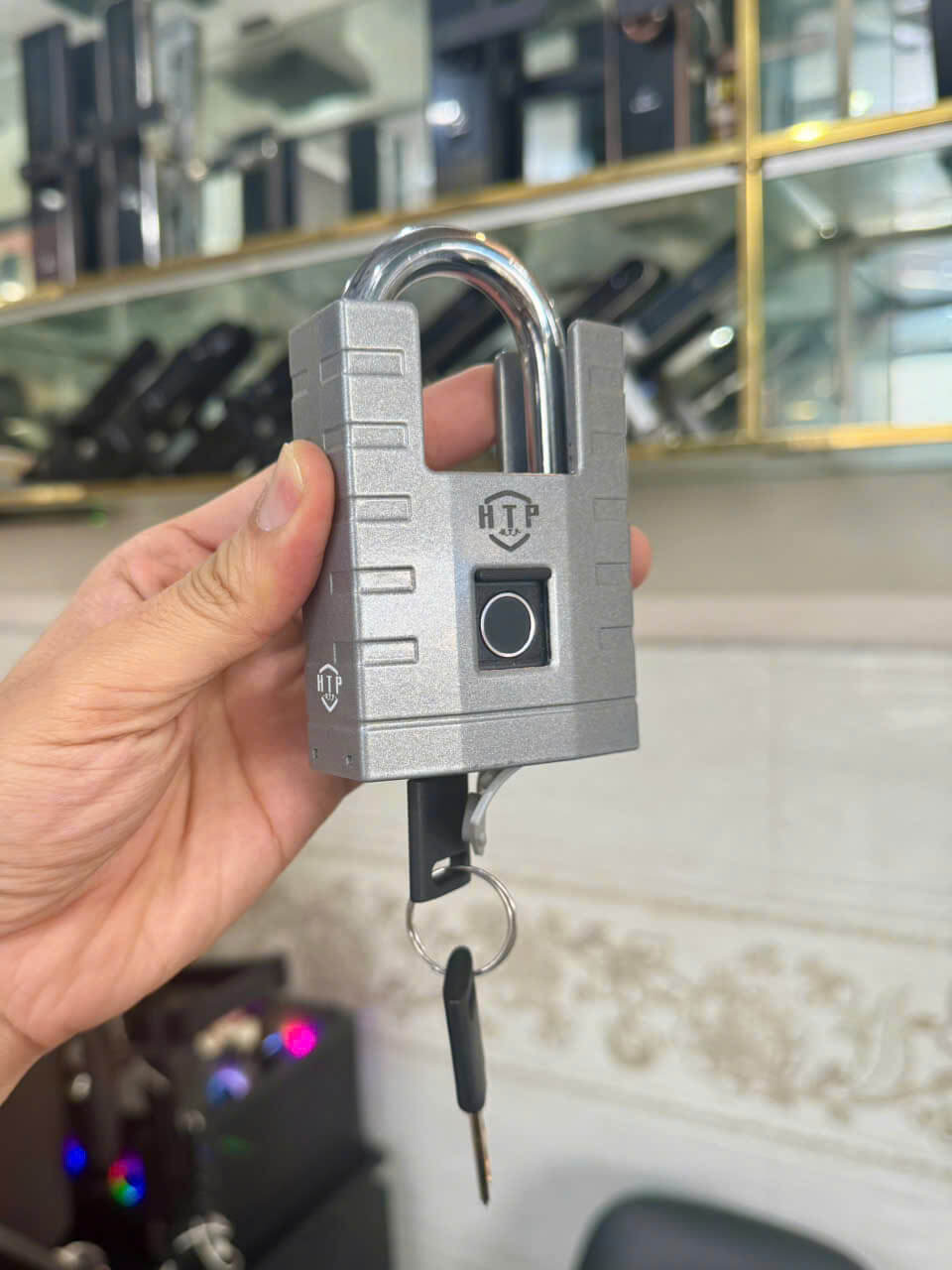 Khóa móc vân tay chống nước DSmart HTP12T khóa móc vân tay chống nước DSmart HTP12T ngoài trời