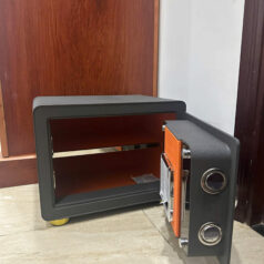 Két sắt MINI Liberty LB30S Vân Tay Mã Số 16KG 5 Két sắt Liberty LB30S an toàn với chốt khóa và khung thép chắc chắn