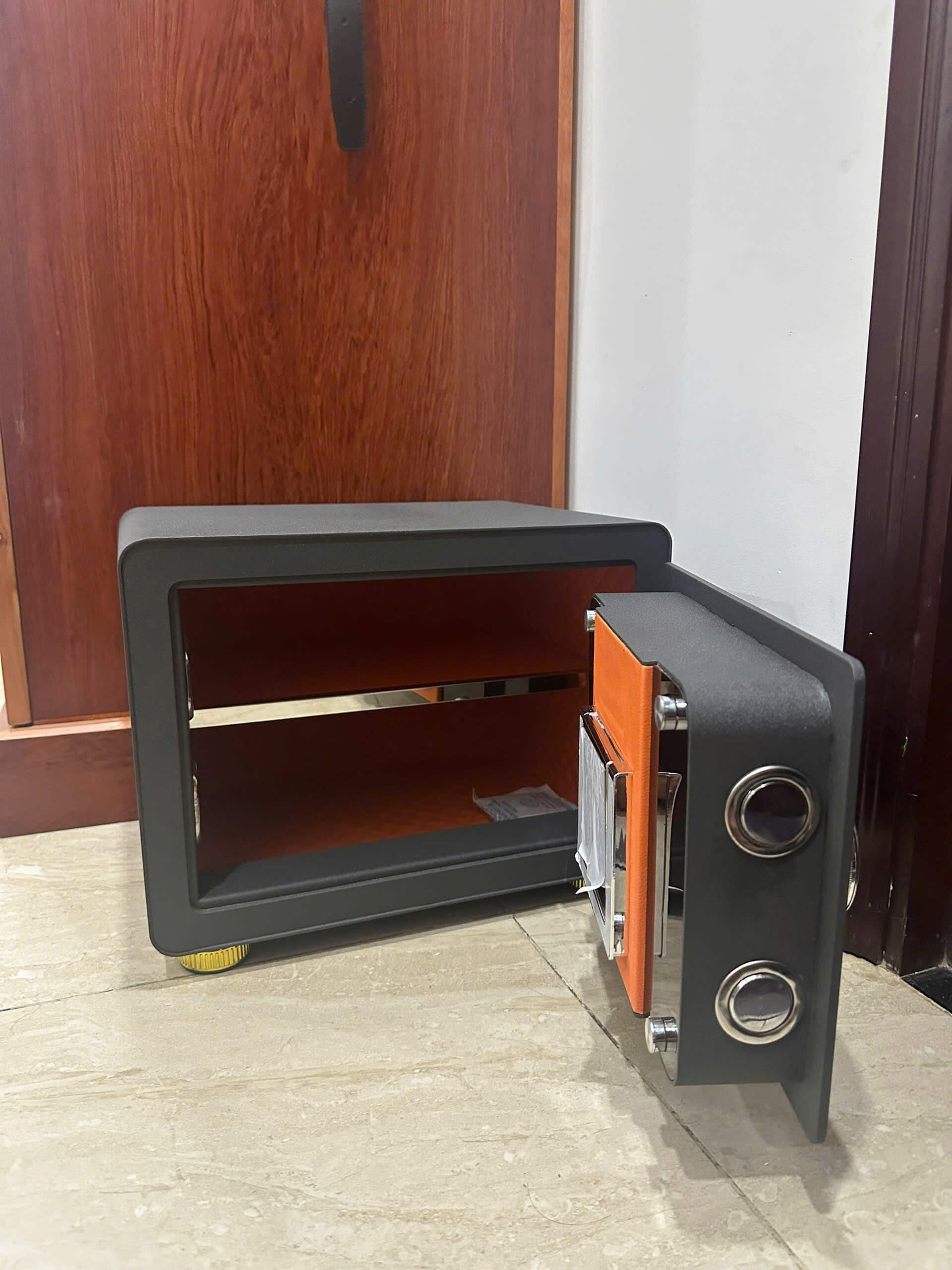 Két sắt Liberty LB30S an toàn với chốt khóa và khung thép chắc chắn Két sắt Liberty LB30S an toàn với chốt khóa và khung thép chắc chắn