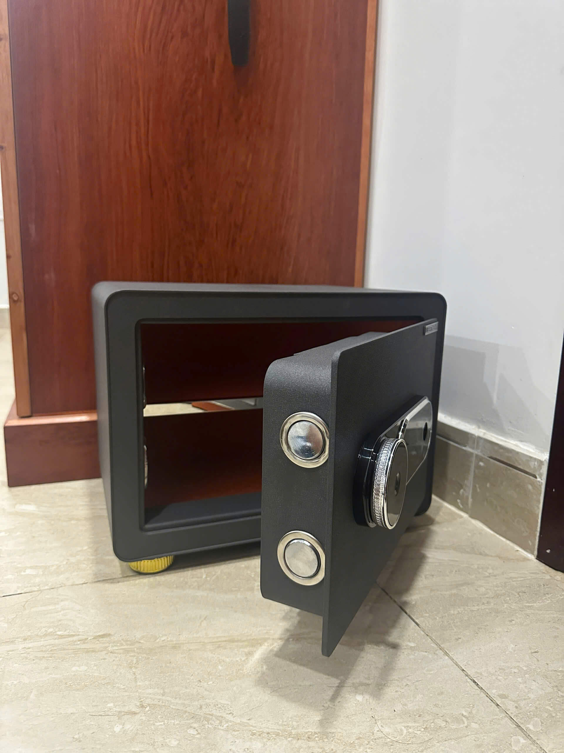 Két sắt Liberty LB30S màu nỉ xám đẹp sang trọng Két sắt Liberty LB30S màu nỉ xám đẹp sang trọng