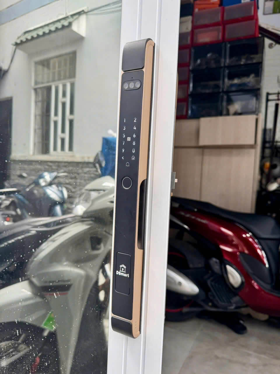 Khóa vân tay cửa nhôm DSmart NX30T-F Khóa vân tay cửa nhôm thông minh DSmart NX30T-F