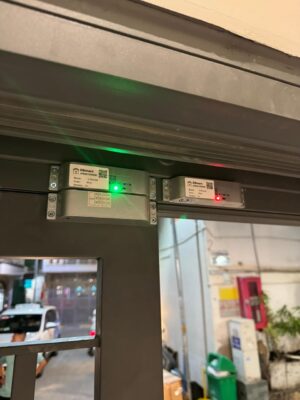 Kiểm Soát Ra Vào Cửa Lùa Bằng Chốt Thả Nổi DSmart CRN39 4 nút exit mở cửa từ bên trong cho hệ thống kiểm soát cửa căn hộ dịch vụ