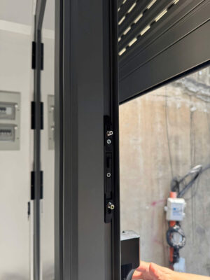 Khóa cửa trượt lùa quay âm đố EuroTech 2026 5 giải pháp khóa cho cửa trượt âm đố không bị kẹt cửa