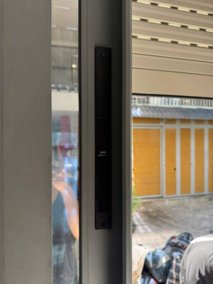 Khóa cửa trượt lùa quay âm đố EuroTech 2026 3 cửa trượt lùa âm đố nên dùng khóa gì cho gọn và đẹp